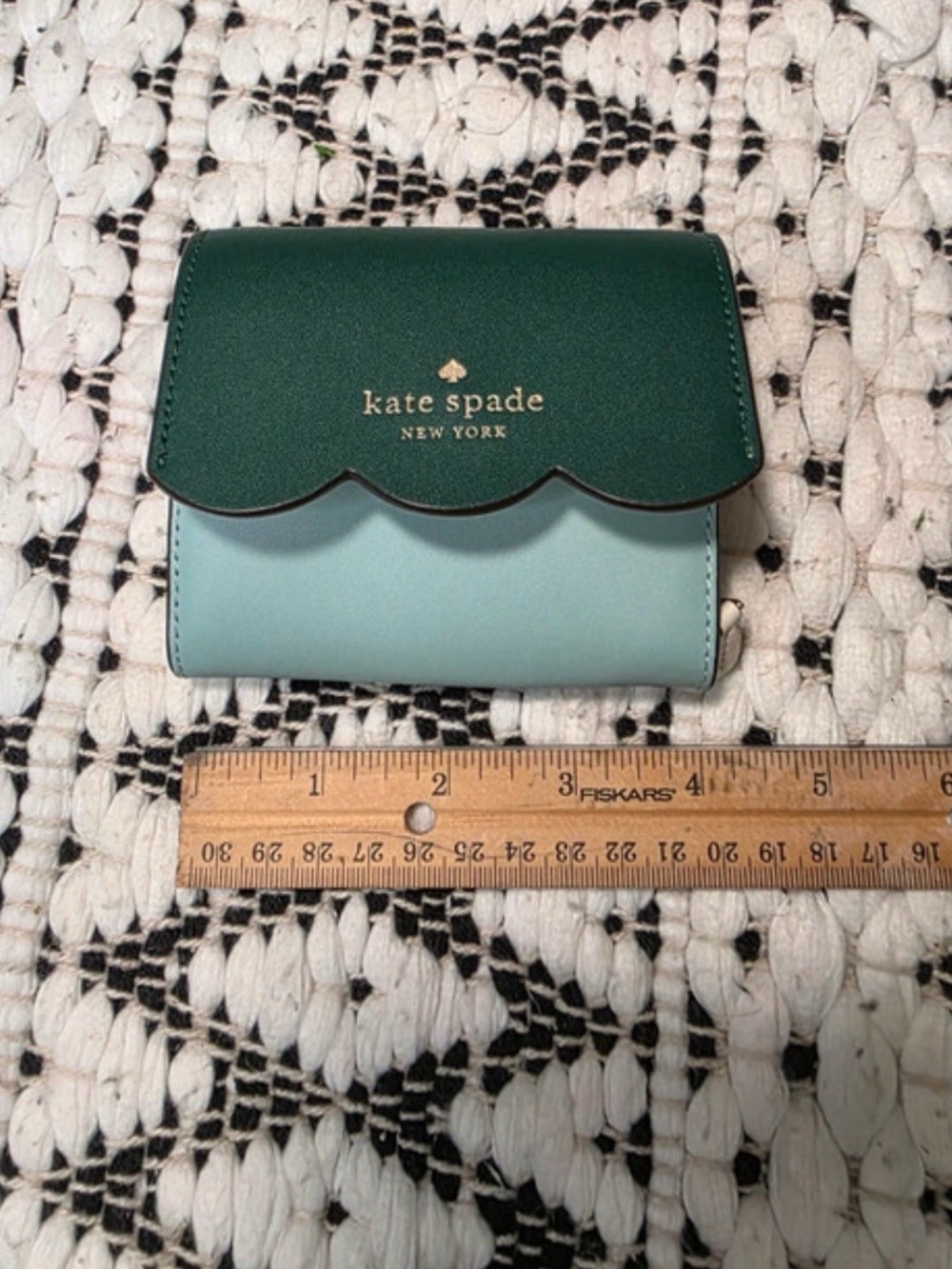 Kate spade Two-Tone Scallop Card Holder in Dark Green and Light Mint